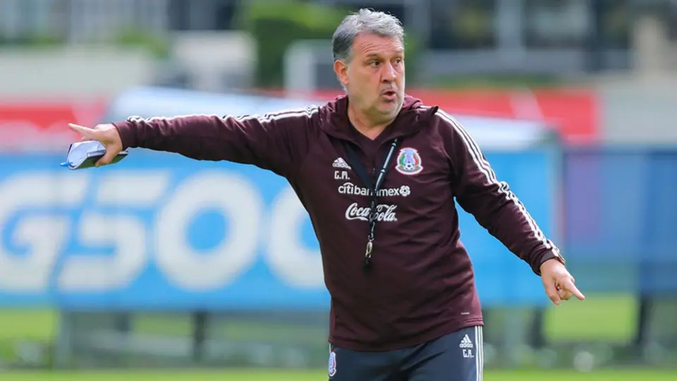 Tata Martino regresó a México tras disfrutar de sus vacaciones