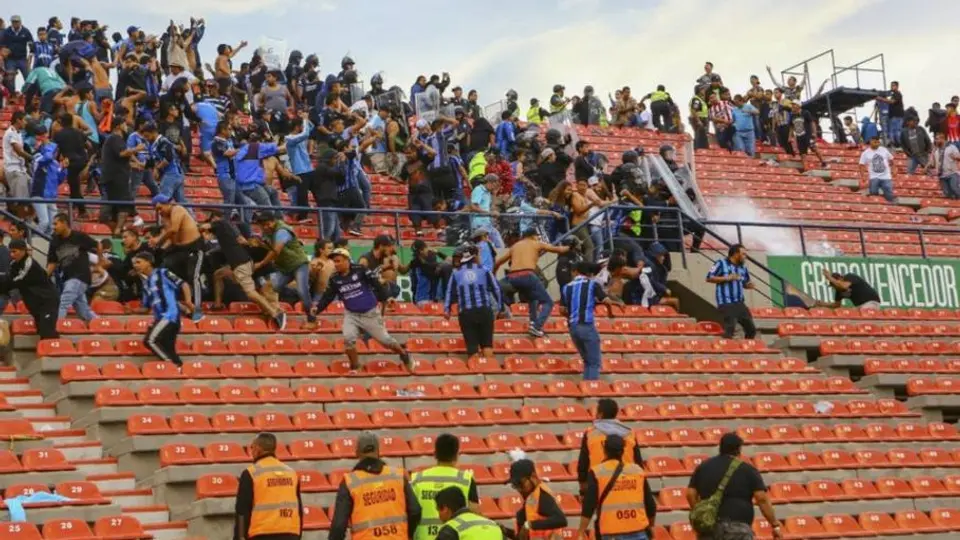 Afición del Atlético de San Luis sufrió maltrato por parte de la policía queretana 