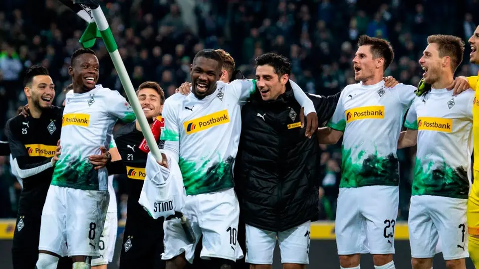 Borussia Mönchengladbach tendrá 'aficionados' de cartón en gradas por coronavirus