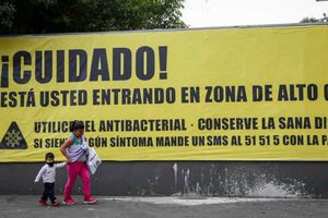 Gobierno de la CDMX colocó letreros de alto riesgo de COVID-19 en zonas de la capital