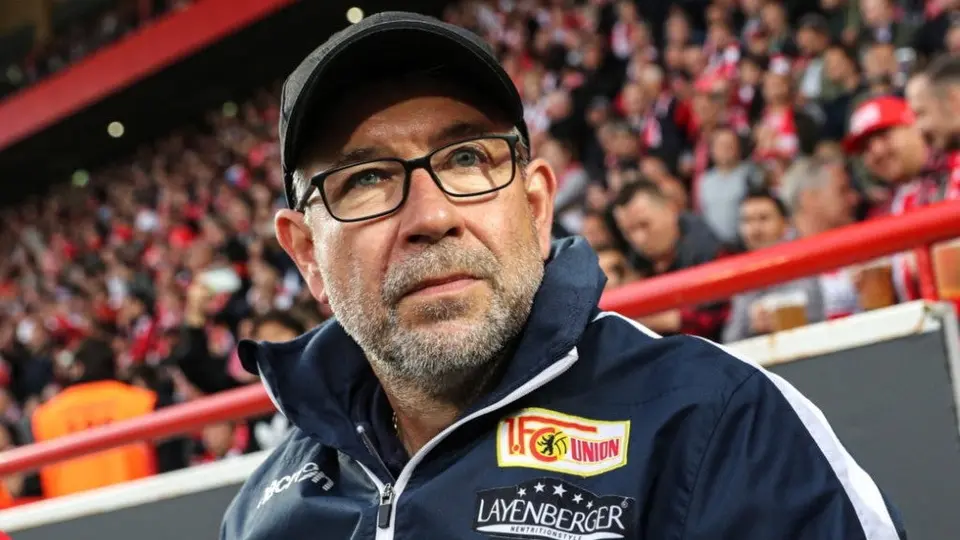 DT de Unión Berlín no estará ante Bayern Munich por fallecimiento de un familiar