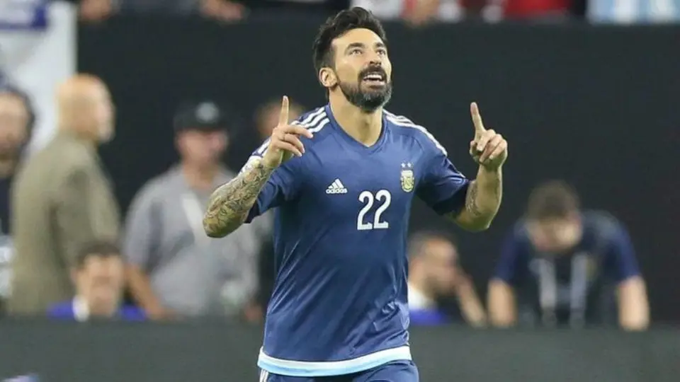 Ezequiel Lavezzi anunció su retiro del futbol