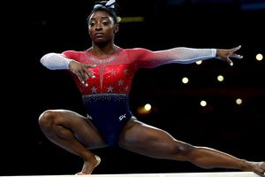 Simone Biles logra récord de medallas para una mujer en Mundiales de Gimnasia 