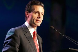 Enrique Peña Nieto y Tania Ruiz se disfrazaron para cenar en Nueva York