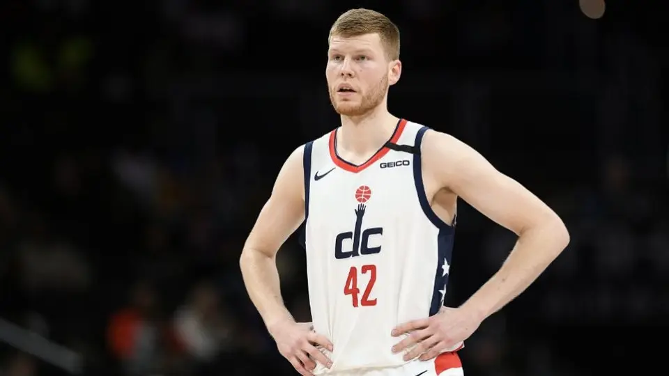 NBA: Davis Bertans no jugará en el regreso de la Liga por temor al coronavirus