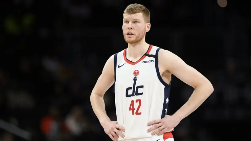 NBA: Davis Bertans no jugará en el regreso de la Liga por temor al coronavirus