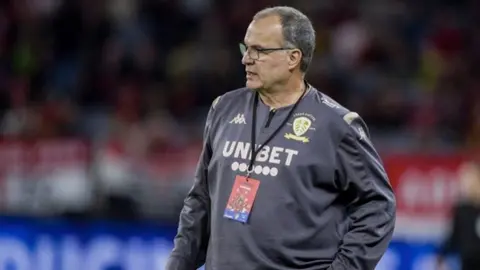 Marcelo Bielsa, homenajeado con estatua 'cabezona'