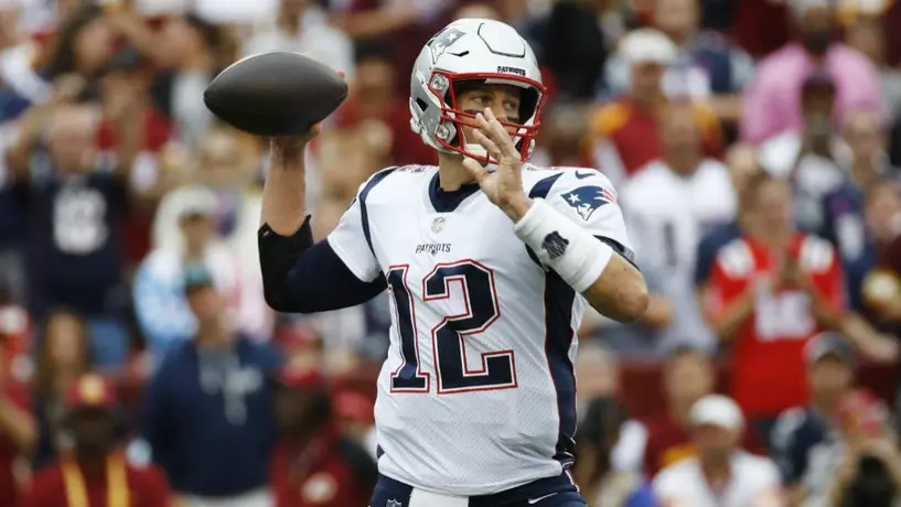 Tom Brady superó a Peyton Manning como el segundo QB con más yardas aéreas