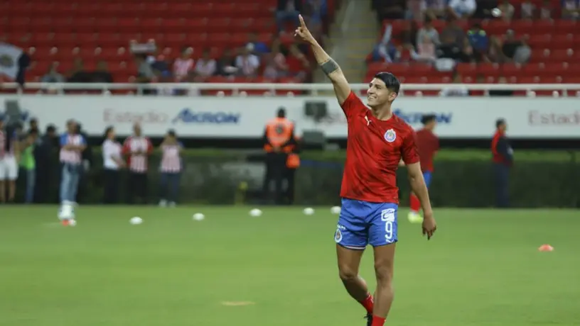 Alan Pulido arribó a Kansas y está presente en el Texans vs Chiefs