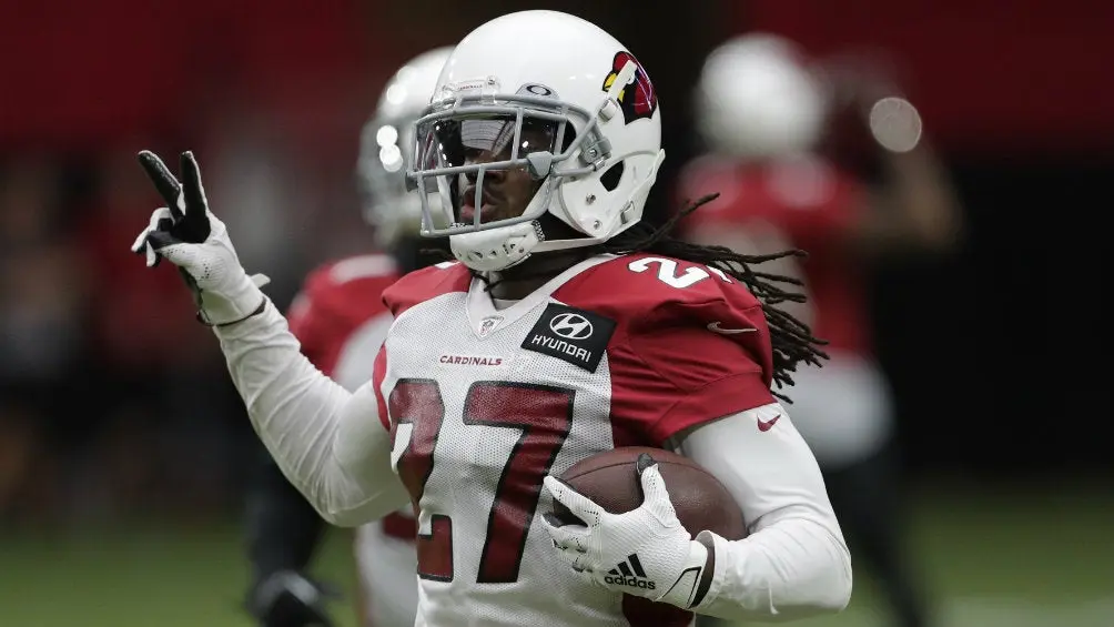 Josh Shaw en juego con los Arizona Cardinals | AP