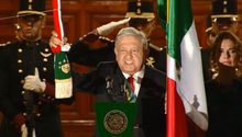 AMLO dio su primer Grito de Independencia ante un Zócalo repleto