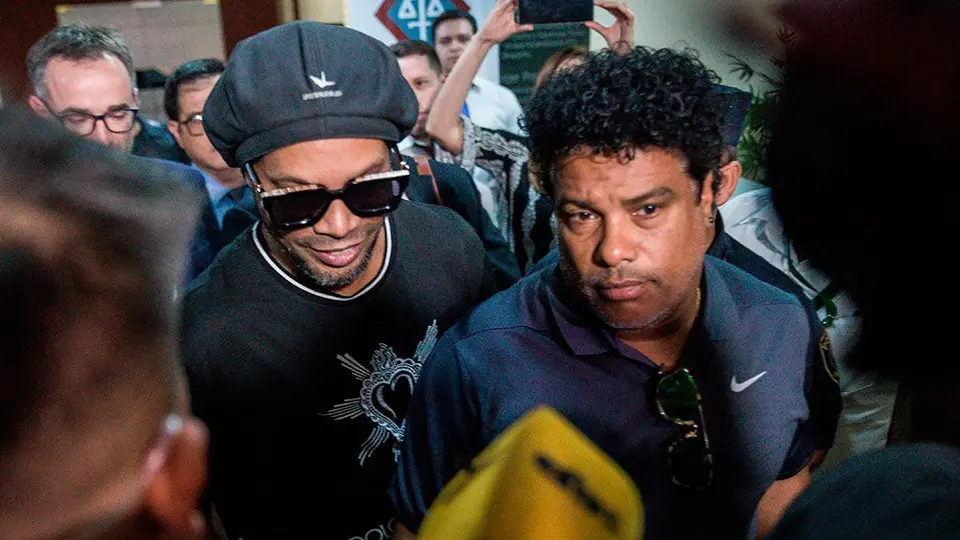 Ronaldinho, liberado por Fiscalía de Paraguay tras escándalo de pasaportes