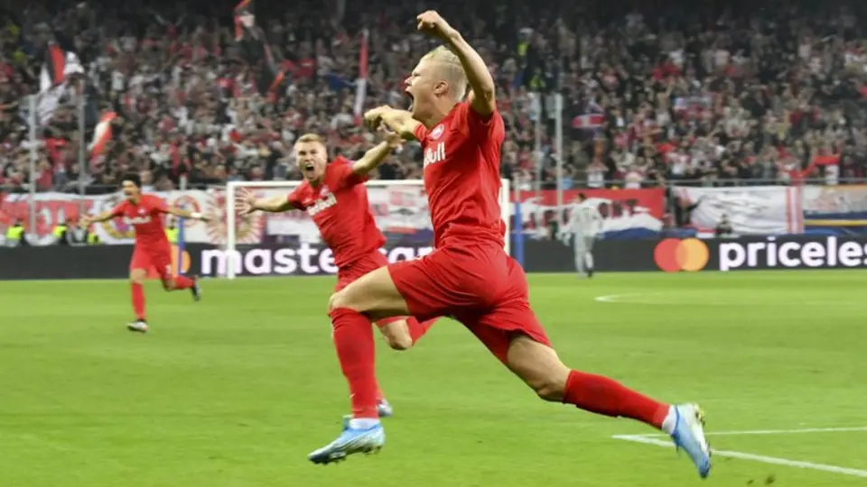 Salzburg 'aplastó' al Genk y se apodera de la cima del Grupo E