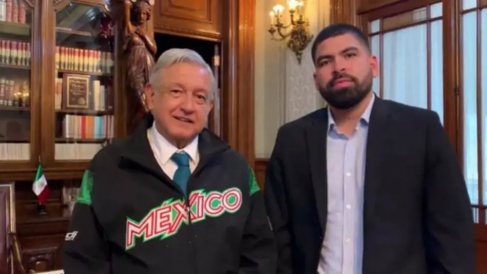 AMLO recibió en Palacio Nacional a José Urquidy, pitcher de los Astros