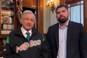 AMLO recibió en Palacio Nacional a José Urquidy, pitcher de los Astros