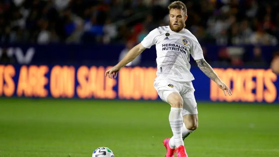 MLS: Galaxy rompió relación con Katai tras mensajes racistas de su esposa