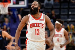 Harden se unió a Jordan como los jugadores con al menos 40 puntos en 70 juegos
