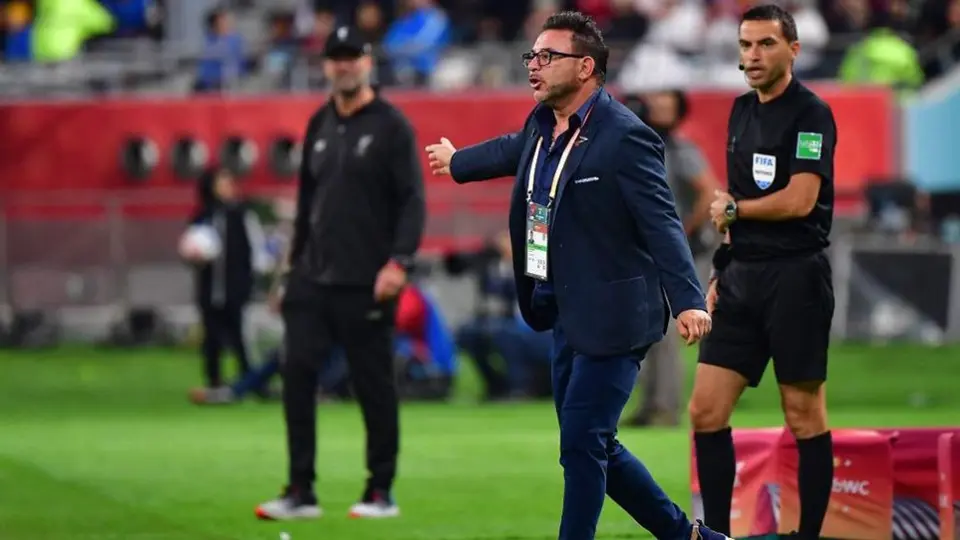 Mohamed se enfrascó en discusión con Jürgen Klopp