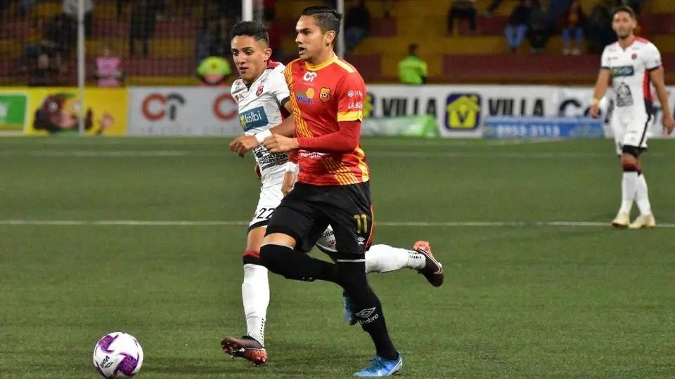 Mexicanos no han podido regresar a Costa Rica para reportar con sus equipos