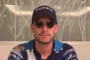 Ormeño 'confesó' que no tiene un romance con Ester Expósito tras perder en eLigaMX