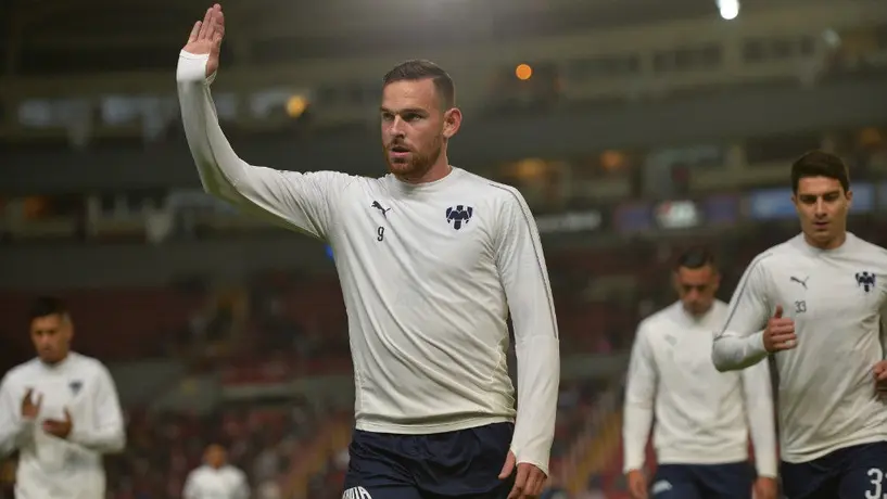 Vincent Janssen repartió despensas en Nuevo León
