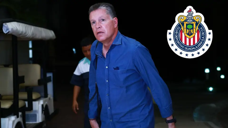 Ricardo Peláez visitó el entrenamiento de Chivas y saludó a jugadores