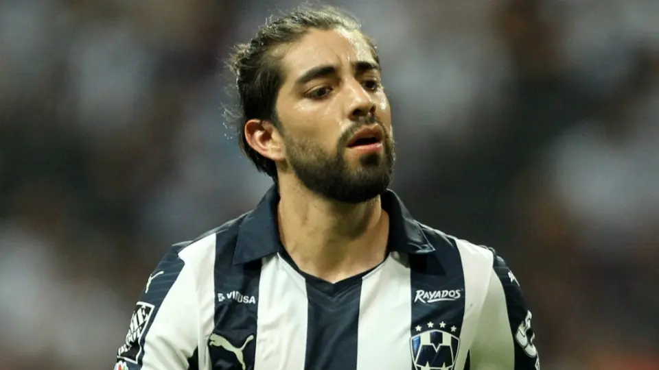 Rodolfo Pizarro se 'enganchó' en redes con comentarista de televisión