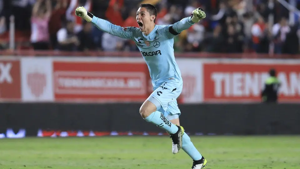 Hugo González renovó contrato con los Rayados, pero seguirá con Necaxa