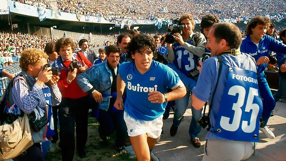 Subastarán camiseta de Maradona para reunir fondos en la lucha contra el Covid-19