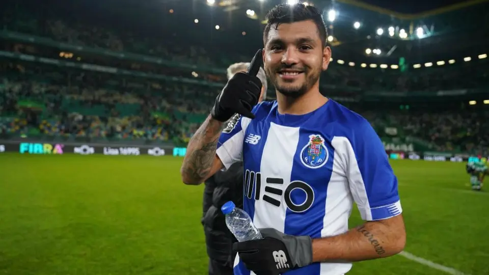 Tecatito Corona cumple 200 partidos oficiales con el Porto