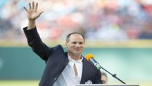 Omar Vizquel se convirtió en el nuevo manager de los Toros de Tijuana