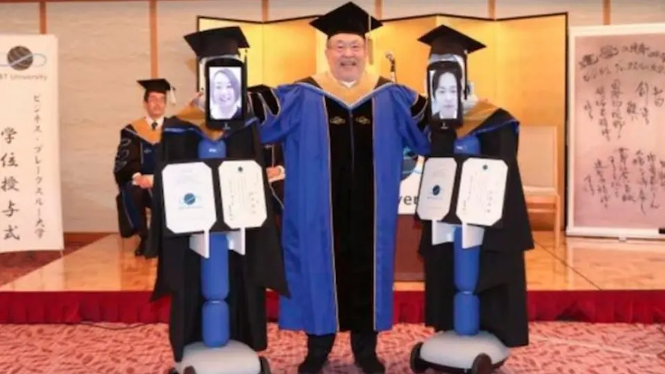 Robots remplazaron a estudiantes en ceremonia de graduación en universidad de Japón