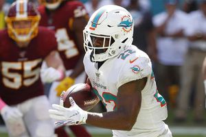 Dolphins cortó a Mark Walton por golpear a su novia embarazada