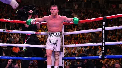 De la Hoya: 'Saunders es una posibilidad para que pelee con Canelo'