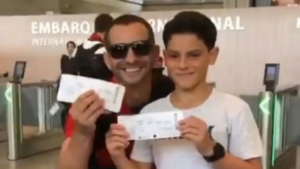 Niño fan del Flamengo, sorprendido por su papá con boleto para el Mundial de Clubes 