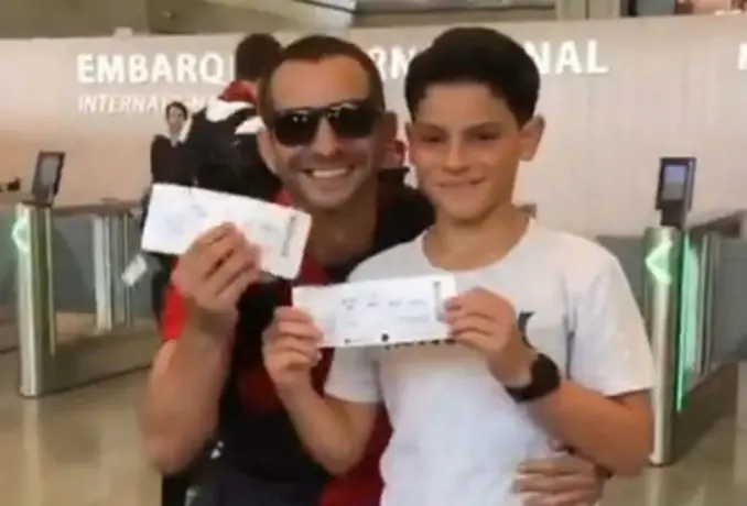 Niño fan del Flamengo, sorprendido por su papá con boleto para el Mundial de Clubes 