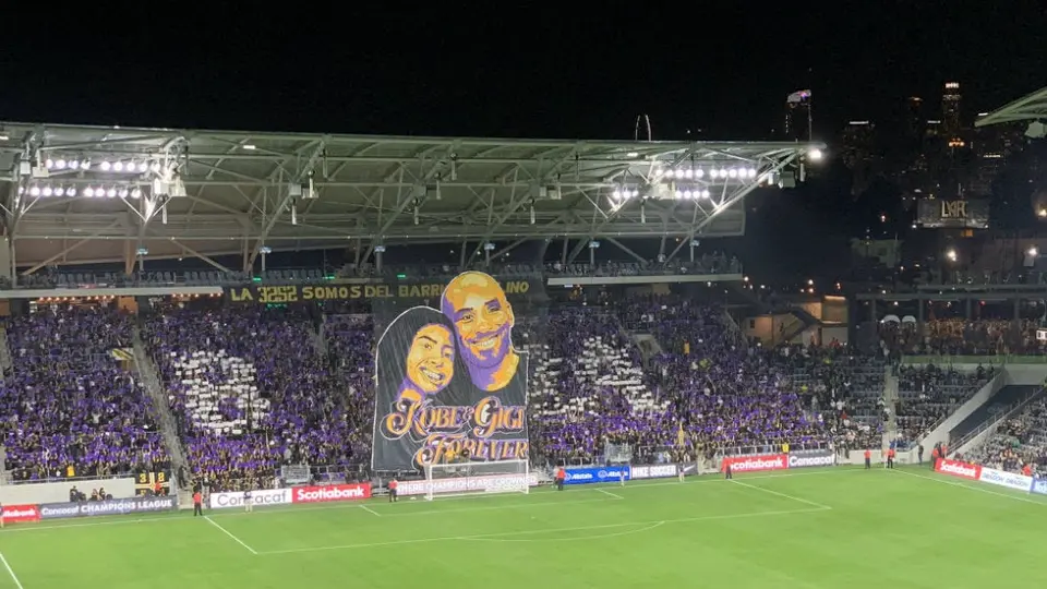 Afición homenajeó a Kobe y Gigi Bryant en el LAFC vs León