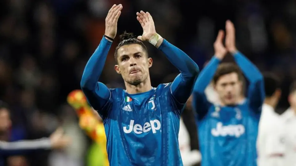 Cristiano agradeció muestras de apoyo por el estado de salud de su madre
