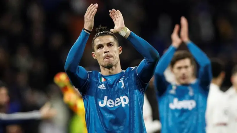 Cristiano agradeció muestras de apoyo por el estado de salud de su madre
