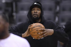 NBA: Kevin Durant se autodescartó para jugar esta temporada