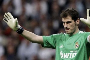 Piqué y Puyol se burlan de Iker Casillas por subir foto del Camp Nou