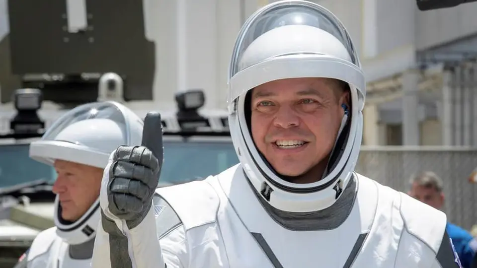 Crew Dragon: Mexicano diseñó los trajes de los astronautas del Space X