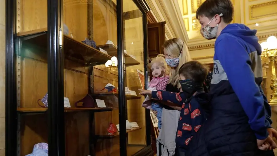 Praga inauguró exposición de máscaras para Coronavirus