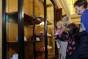 Praga inauguró exposición de máscaras para Coronavirus