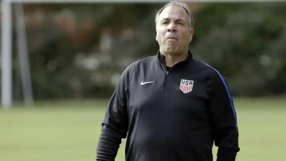 Bruce Arena cuestionó que se toque el himno de Estados Unidos antes de cada partido