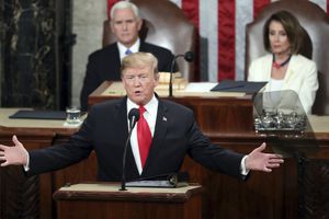 Donald Trump, en polémica tras 'bailar' durante el Himno en el Super Bowl