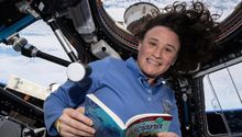 Astronauta de la NASA hace lecturas virtuales para niños en cuarentena