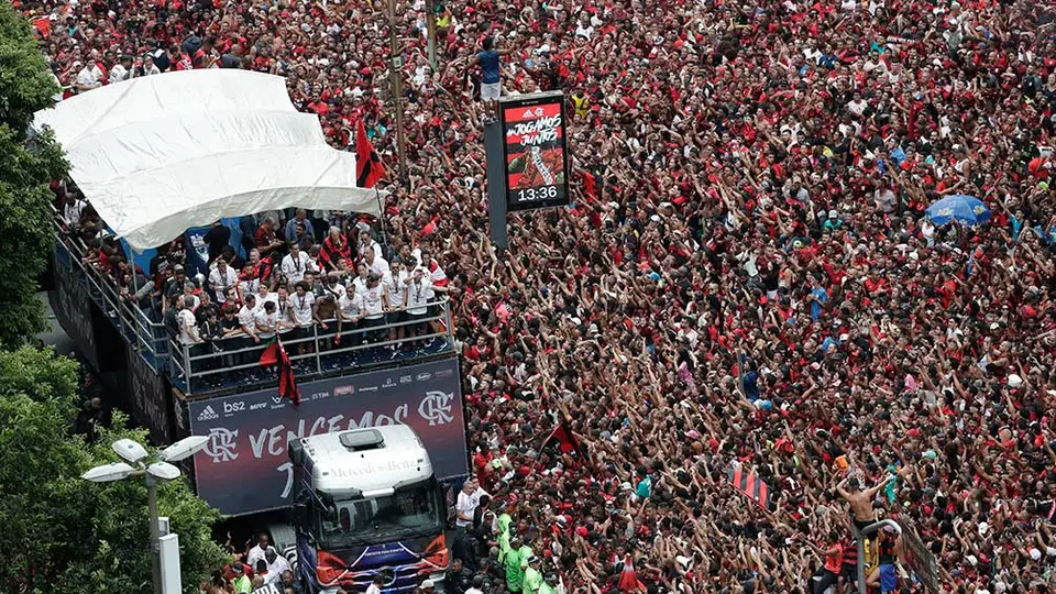 Flamengo celebró título con miles de aficionados en Río de Janeiro