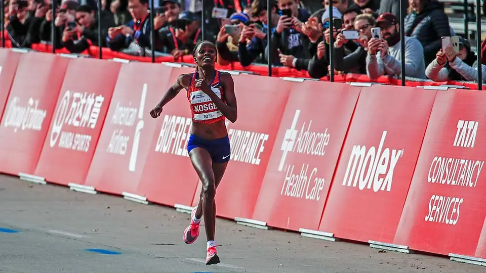 Keniana Brigid Kosgei rompió récord en maratón femenino