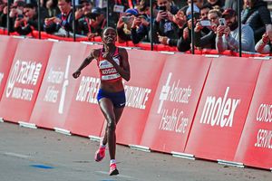 Keniana Brigid Kosgei rompió récord en maratón femenino